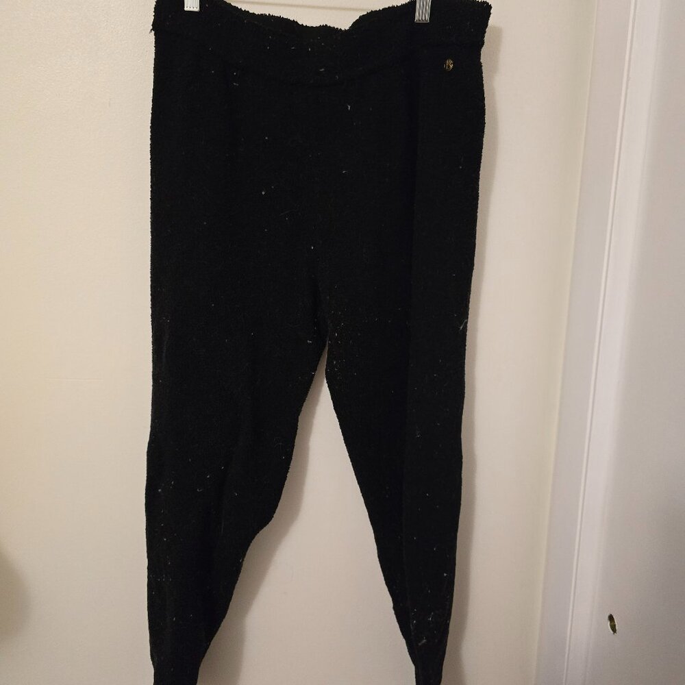 Buff bunny loop yarn joggers in black